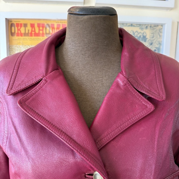Vintage 70s berry leather coat w/ brass buttons + zip-out faux-fur lining - Picture 5 of 15